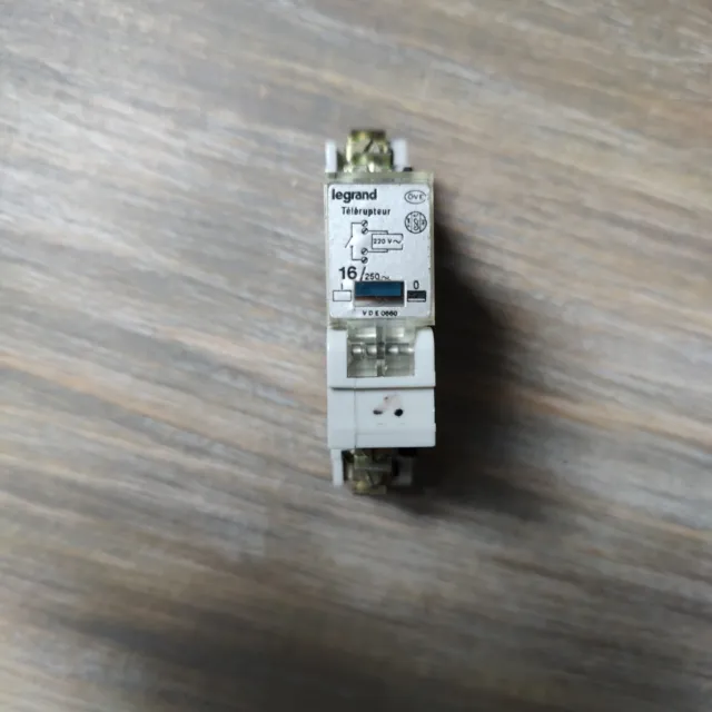 LEGRAND - Télérupteur unipolaire 10 ampères 250 volts 093005