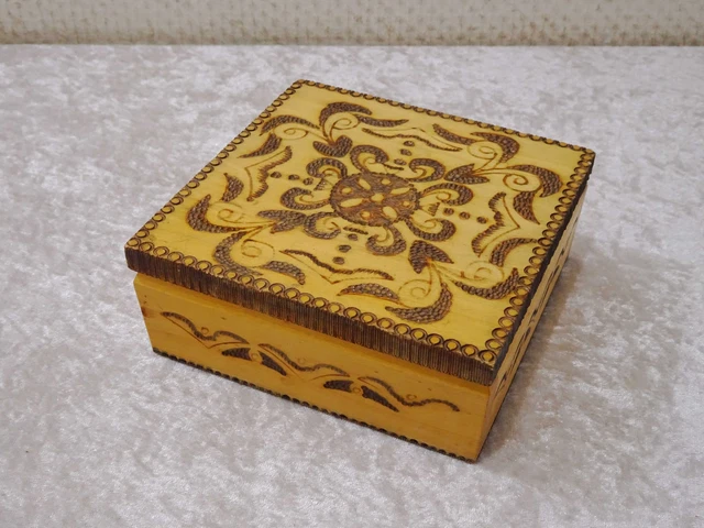 Kiuztg - Madera Caja Grifón-Handgefertigt-Bulgaria-Recuerdo