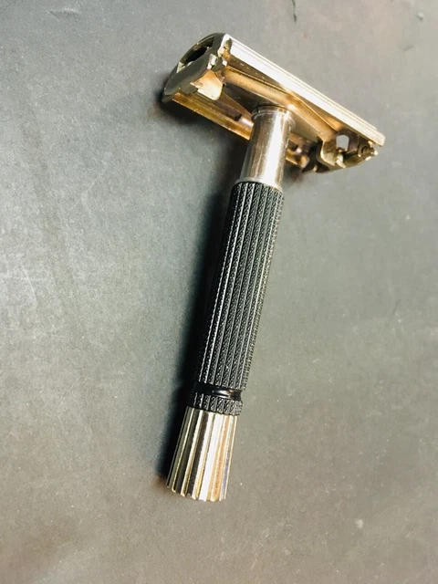 Vintage Gillette Safety Razor, Black Handle Super Speed  N 2  1968 - Made In USA