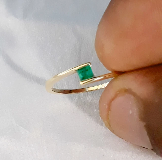 Woman's Genuine 0.35ct Green Square Cut Emerald 18k Yellow Gold Statement Ring