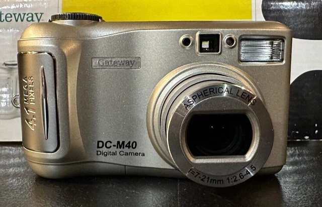 USED, GOOD condition, Gateway DC-M40 digital camera with case