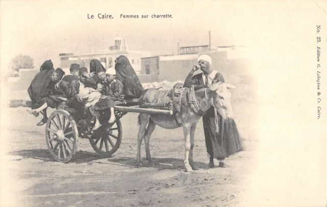 CPA EGYPTE LE CAIRE FEMMES SUR CHARRETTE / cliché rare