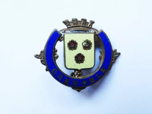 une broche ancienne émaillée blason ville de Grenoble couronne 3 roses Dauphiné