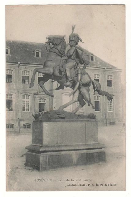 CPA 54 - LUNÉVILLE : STATUE DU GÉNÉRAL LASALLE (MEURTHE-et-MOSELLE) ÉCRITE