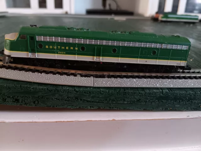 Life-Like  N Scale  Southern Railroad (SOU) E9