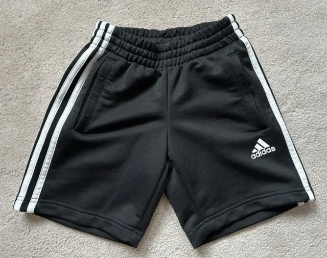 kurze Sporthose für Junge in Gr. 128 von adidas