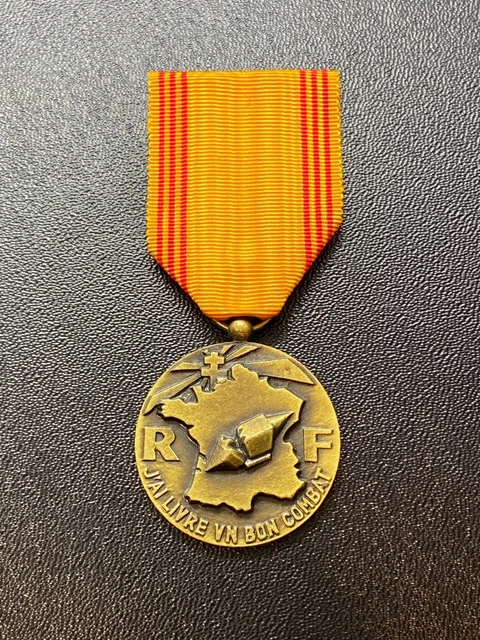 2.5) BELLE MÉDAILLE des prisonniers de la guerre 39/45 french medal EUR