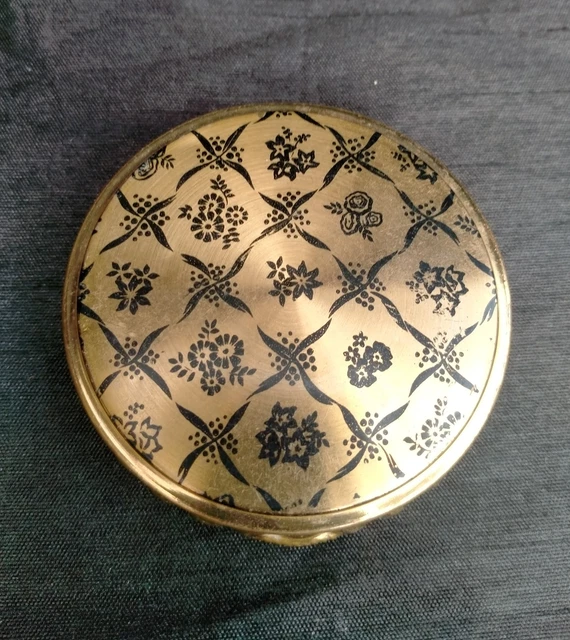 Vintage Gold Tone Stratton Compact Black Design Scalloped Edge #0033 Good Condit