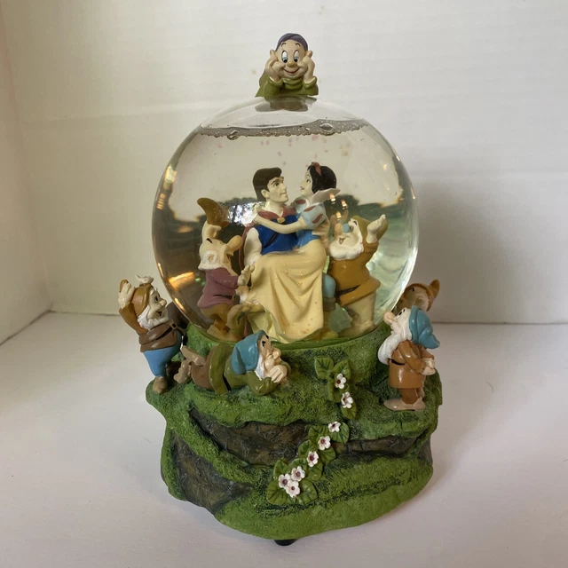 DISNEY SNOW WHITE And The Seven Dwarfs Musical Snow Globe "Playful