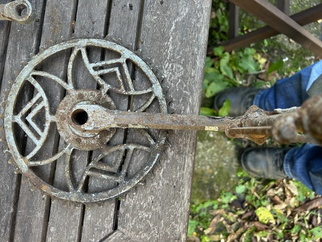 ANCIEN PÉDALIER DE vélo TRACER avec pédales et cale pieds EUR 79,90 - FR