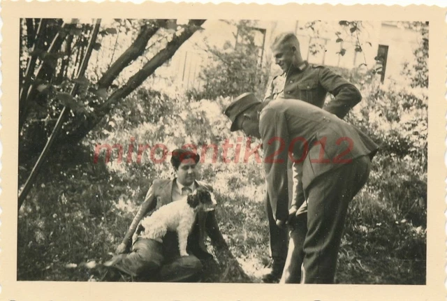 Foto, WK2, 14./Geb.Jg.Reg.99, Graz, Umgebung, Zivilist mit Hund, 1938, 5026-518