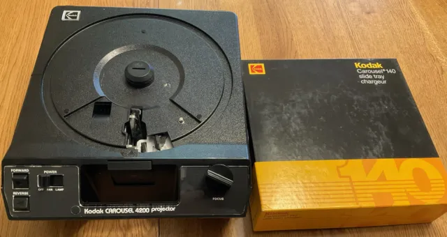 Proyector deslizante Kodak Carousel 4200 con lente y bandeja y control remoto PROBADO FUNCIONA