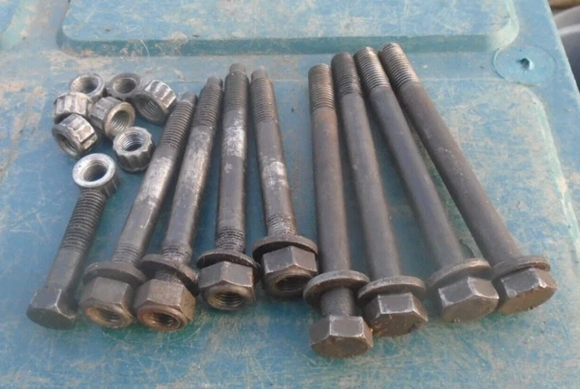BSA A65 Borchie e dadi testata cilindro e barile per adattarsi 1971-72