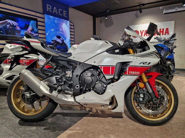 Yamaha R1 Anniversary