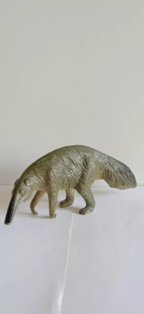 Figura   /   De   Oso   Hormiguero   /    En   Plastico   Duro