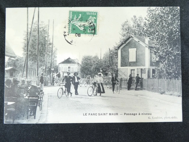 CPA- LE PARC SAINT MAUR level crossing