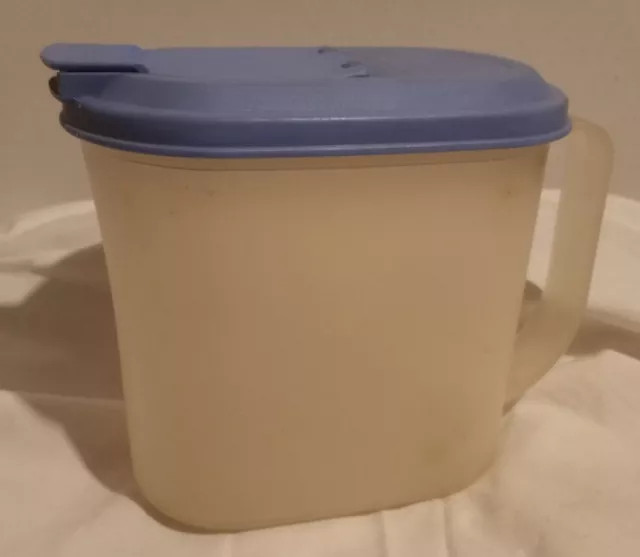 VTG Tupperware Slimline Sheer 1 QT Pitcher 2189 A-1 With Country Blue Lid VGC