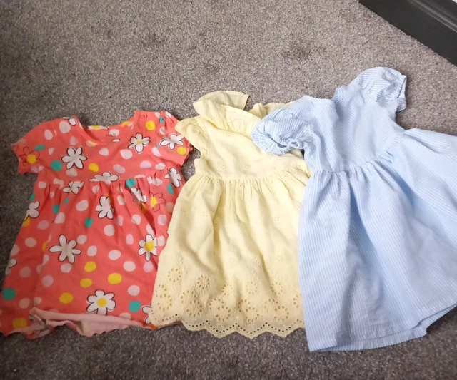 Abiti da bambina. pacchetto 12-18 mesi. M & S. Fred flo shien. Vacanze estive.