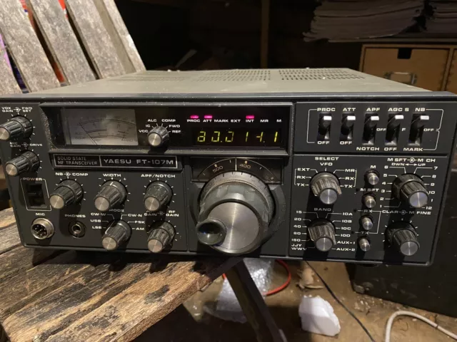 Yaesu Transceiver FT107M Read Description