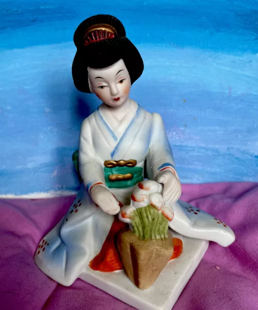 Vintages Asian Geisha Girl With Flowers Pot Figurine Tiny Paint Chips On Hair