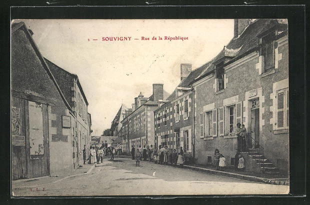 CPA Souvigny, Rue de la République 1905