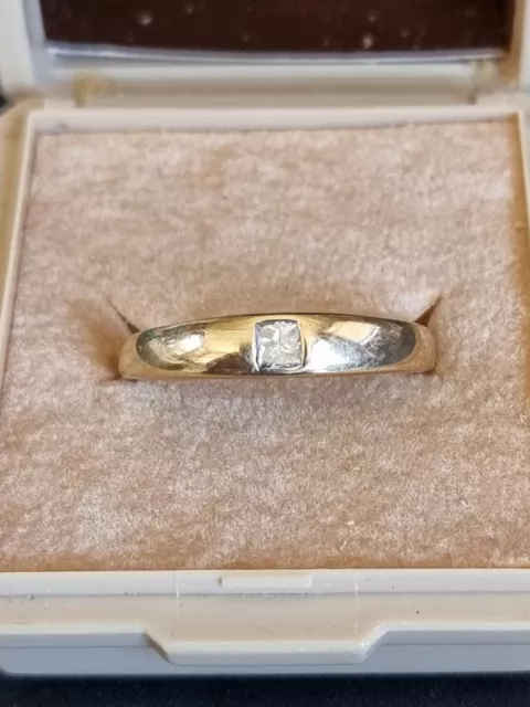 Diamantring 18 Karat Gelbgold gestempelt fabelhaft ungewöhnliches Design Prinzessin Schliff