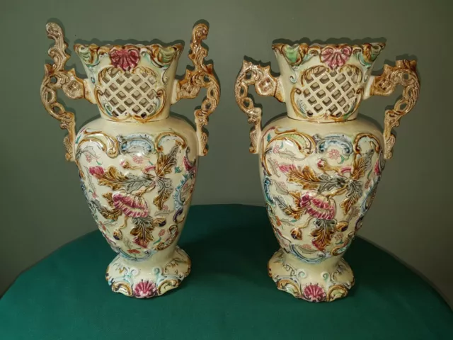 Barbotine ancienne Paire de grands vases anciens numérotés Faïence ajourée