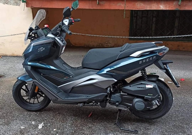 KL Brera 300 scooter