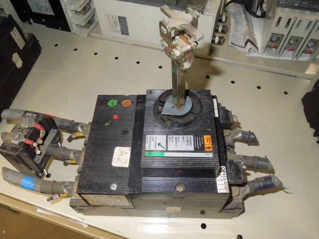 Merlin Gerin Compact C 250 N 250A 3P 660V Circuit Breaker w/ Handle Shaft & CT Merlin Gerin Compact C 250 N 250A 3P 660V Circuit Breaker w/ Handle Shaft & CT