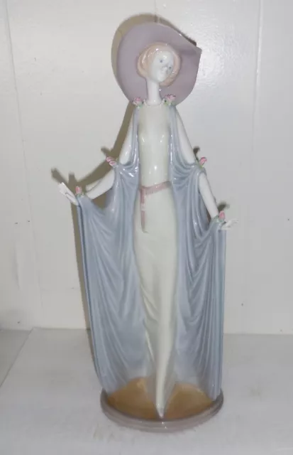 Vintage Tall Porcelain Lladro Figurine Beautiful Elegant Woman Design Spain