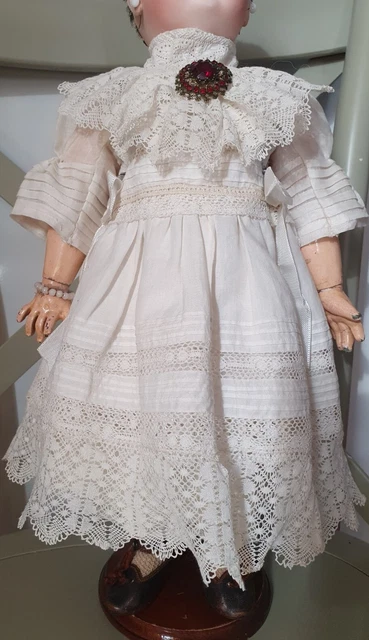 Magnifique ancienne Petite ROBE  de Poupée  Jumeau T- 7, avec Broche ancienne
