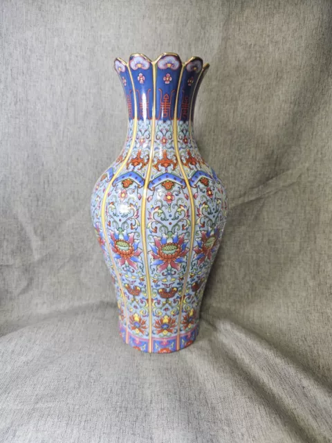 Exquisite Old Chinese porcelain gilt color Hand Painted flowers vase. (#564)