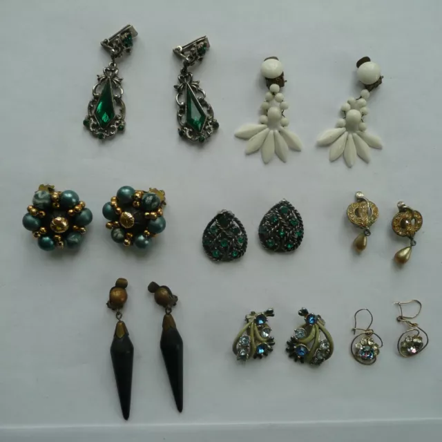 LOT de 8 paires de BOUCLES d'OREILLES FANTAISIE CLIP, PENDANTES strass etc.