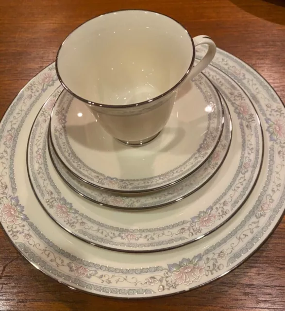 LENOX CHINA "Charleston" 5-piece place setting - New/Never Used in Original Box