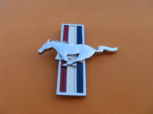 05 06 07 08 09 Ford Mustang Left Driver Side Fender Emblem Logo Badge Sign 33035