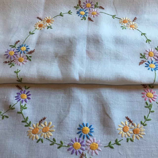 Vintage Hand Embroidered White Linen Tablecloth Daisy Garland Floral 41 x 41in