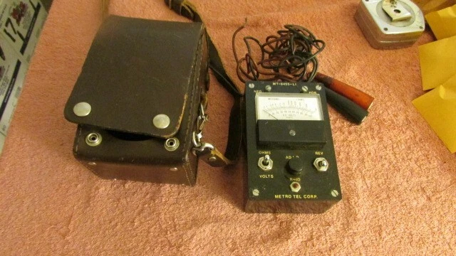 Metro Tel Corp MT-8455-L1 Dc Voltmeter with case and shoulder strap working