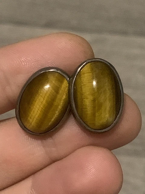 Anciens boutons de manchettes en argent et l’œil de tigre