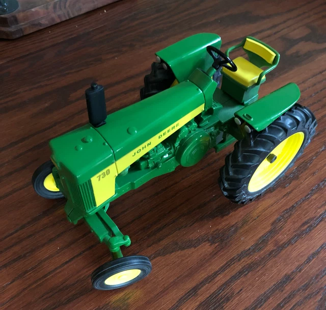 ERTL JOHN DEERE Model 730 Diesel Tractor 116 Scale Metal Diecast Toy