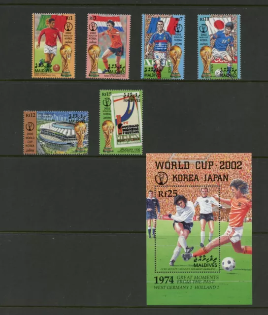 H828 Maldives 2001 Football Ensemble & Feuille MNH