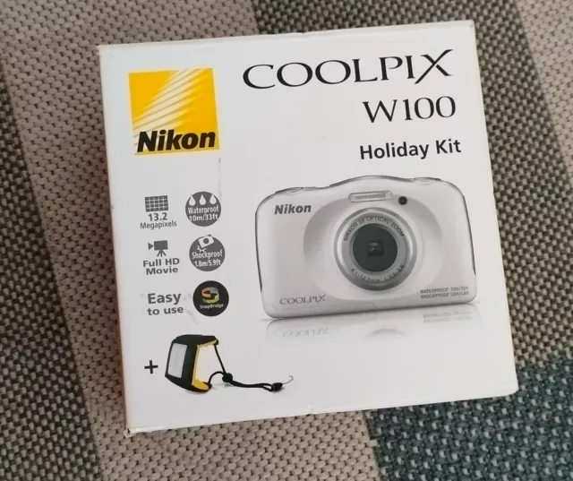 Nikon Coolpix W100 Holiday Kit - Blanc - Appareil photo (avec courroie) // NEUF