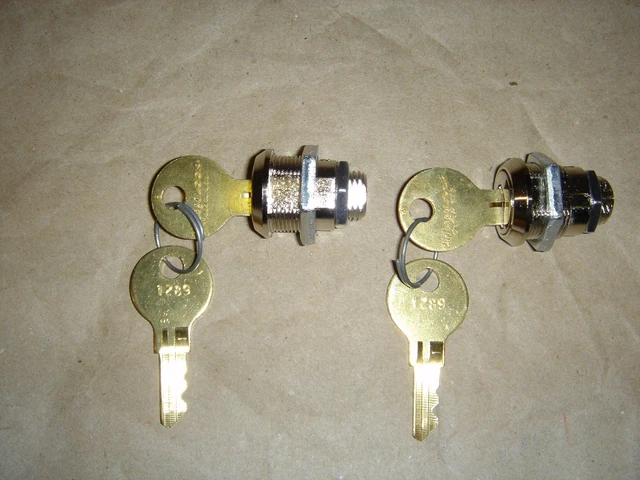 Harley Davidson FL/FLH Saddlebag Lock Kit OEM 53307-69 – NOS Aftermarket