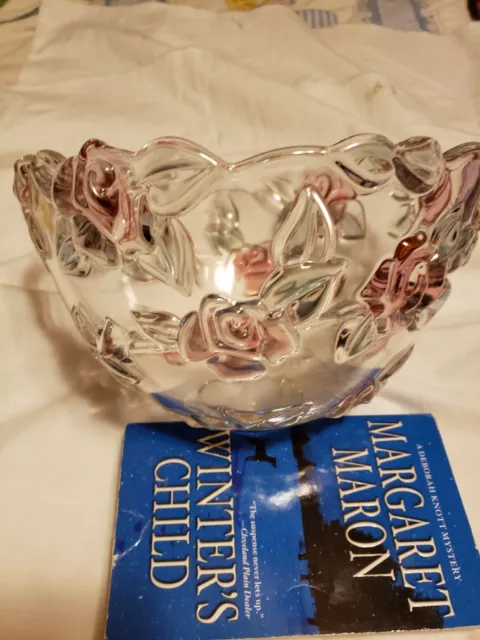 Mikasa Bella Rosa Carmen-Rose Glass Bowl Raised Pink Roses and Frosted Leaves 9”