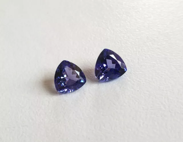 AAA+ Qualité Tanzanite Naturelle 5 MM Trillion Paire Loupe Propre Gemme