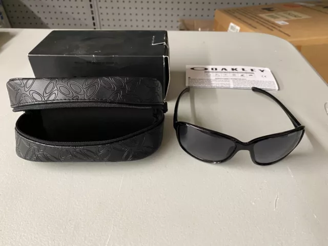 NEW Oakley COHORT Black POLARIZED Grey Gradient Womens Sunglass w/Case 9301-04