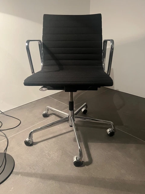 vitra stuhl eames EA 118 neuwertig Hopsack schwarz