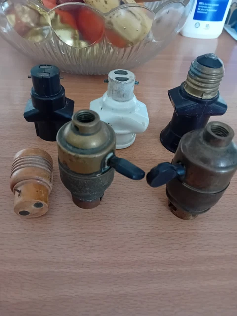 Lot De Douilles électriques Anciennes – Divers Modèles – Dans L'état
