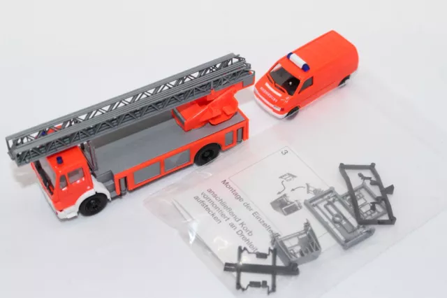 hg4582, RAR Alter Herpa Set VW T4 Bus & MB Drehleiter Feuerwehr leuchtrot 1994 3