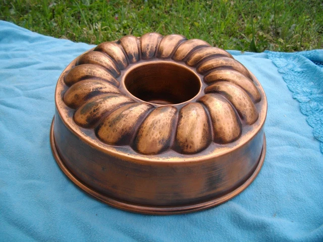 Moule à gâteaux en cuivre à décor de fruits d'époque 19 ème-fr Moule à gâteaux en cuivre à décor de fruits d'époque 19 ème-fr