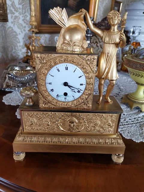 Feuervergoldete empir Pendule ca 1820